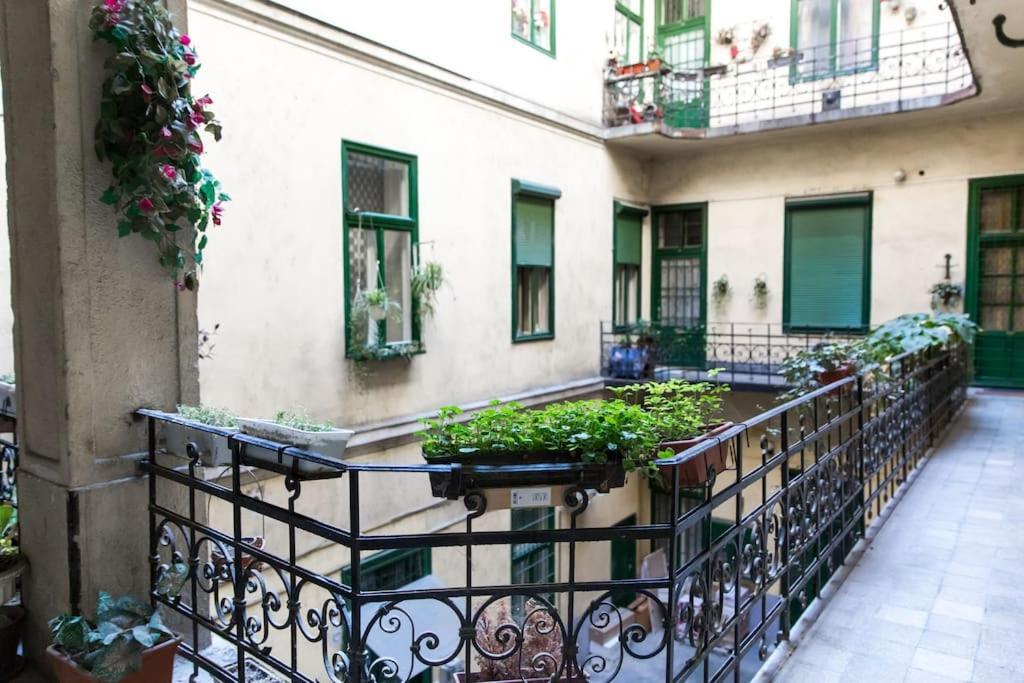 Central Budget Lofts Apartment Budapest Exterior photo